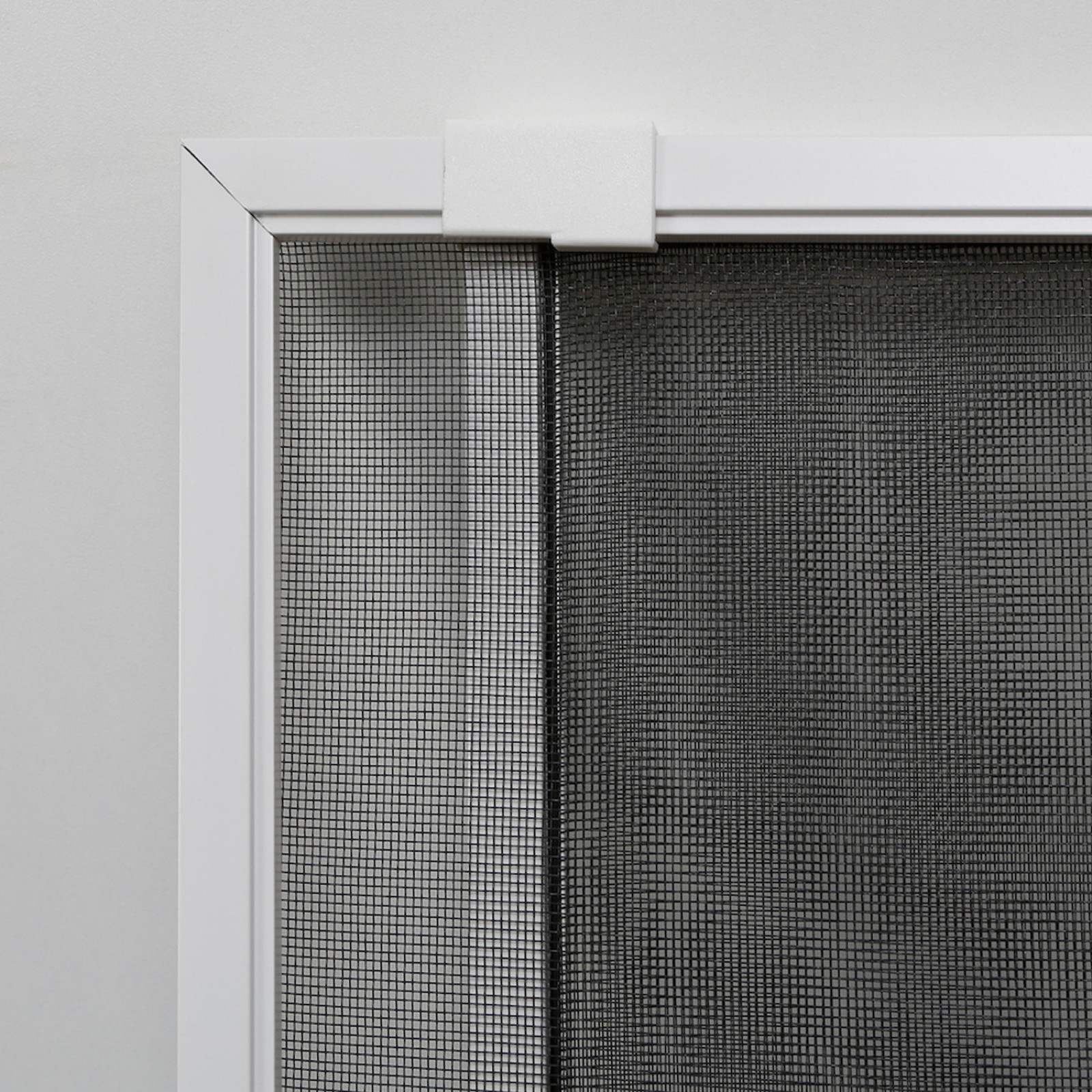 Angle moustiquaire extensible en aluminium
