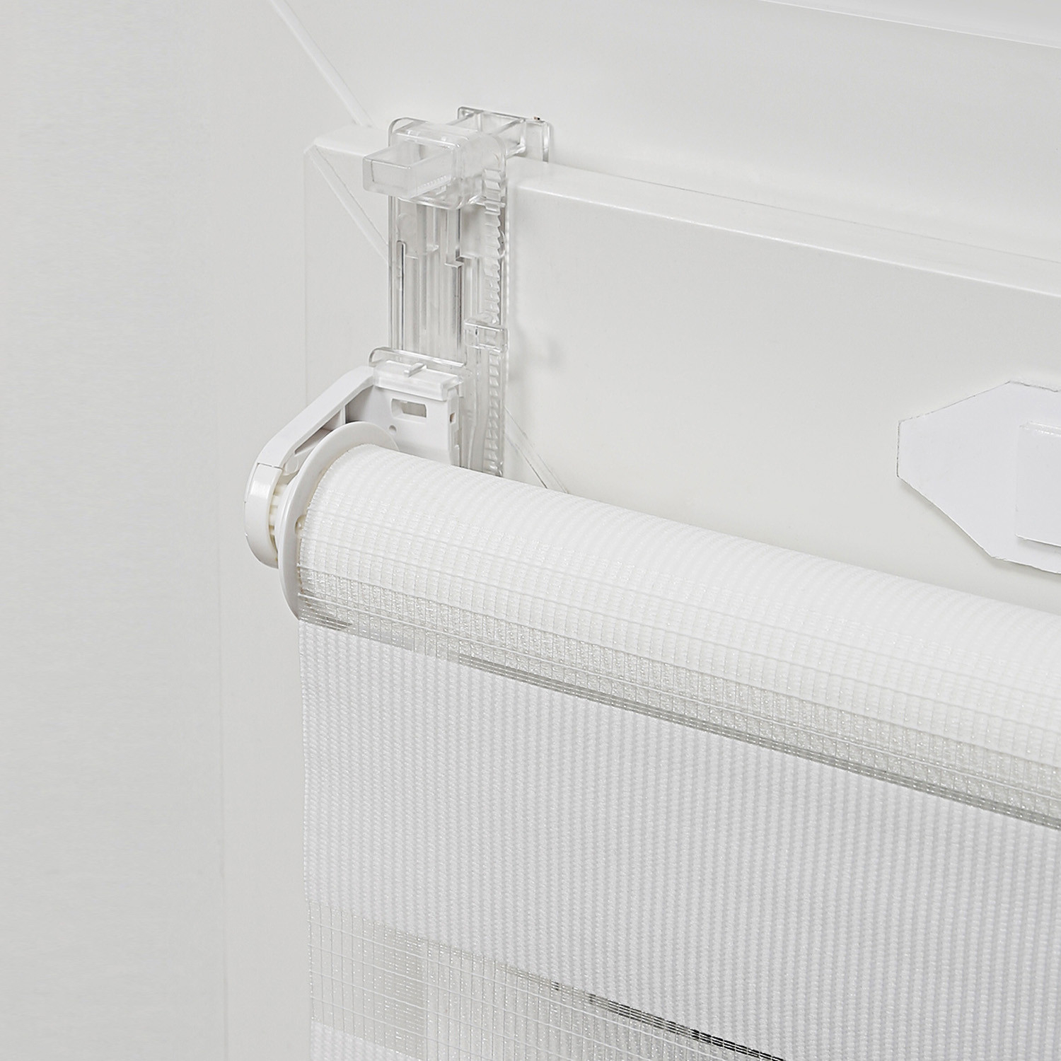 Fixations pour pose store enrouleur et jour nuit sans percer