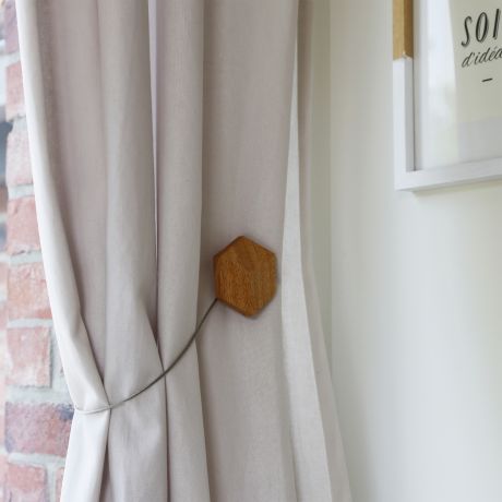 Embrasse à rideaux aimantée bois Iro - V. Créations