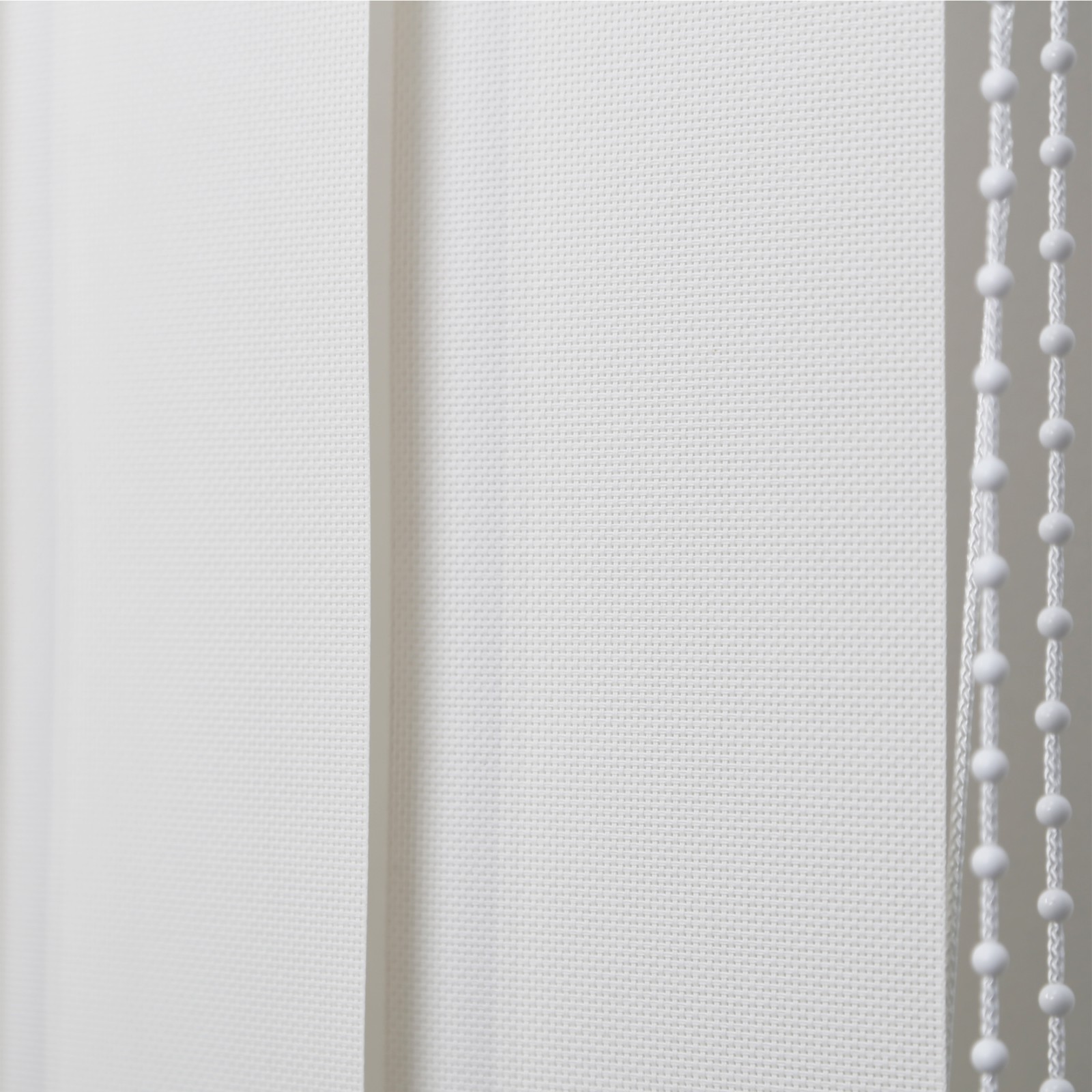 Zoom tissu lamelles Screen blanc sans chainette pour store californien